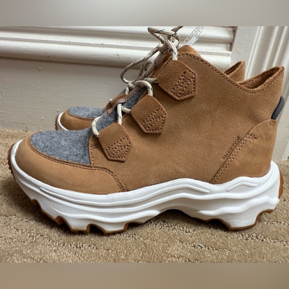 NWOT Sorel Women’s Kinetic Breakthru Caribou Waterproof Boot, Size 7.5 - Picture 3 of 7